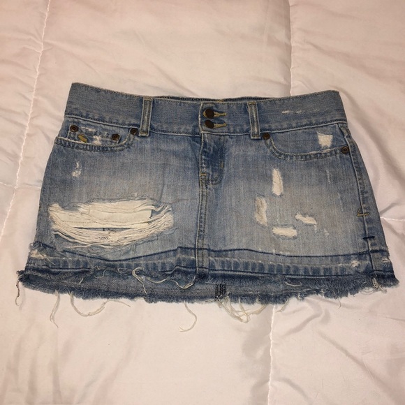 🛑SOLD🛑 Abercrombie & Fitch Distressed Light Deni - Picture 1 of 7